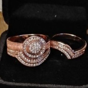 Wedding ring set Sz 6  in box